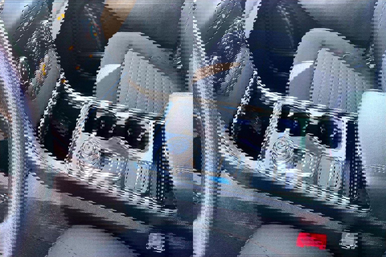 Used 2019 Ford Edge SE w/ SE Fleet Driver's Package image 13