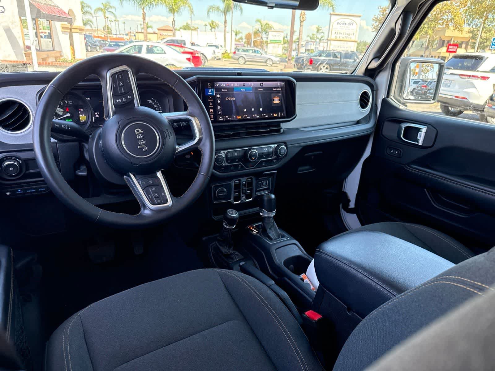 Used 2024 Jeep Wrangler Unlimited Sahara AWD/4WD image 30