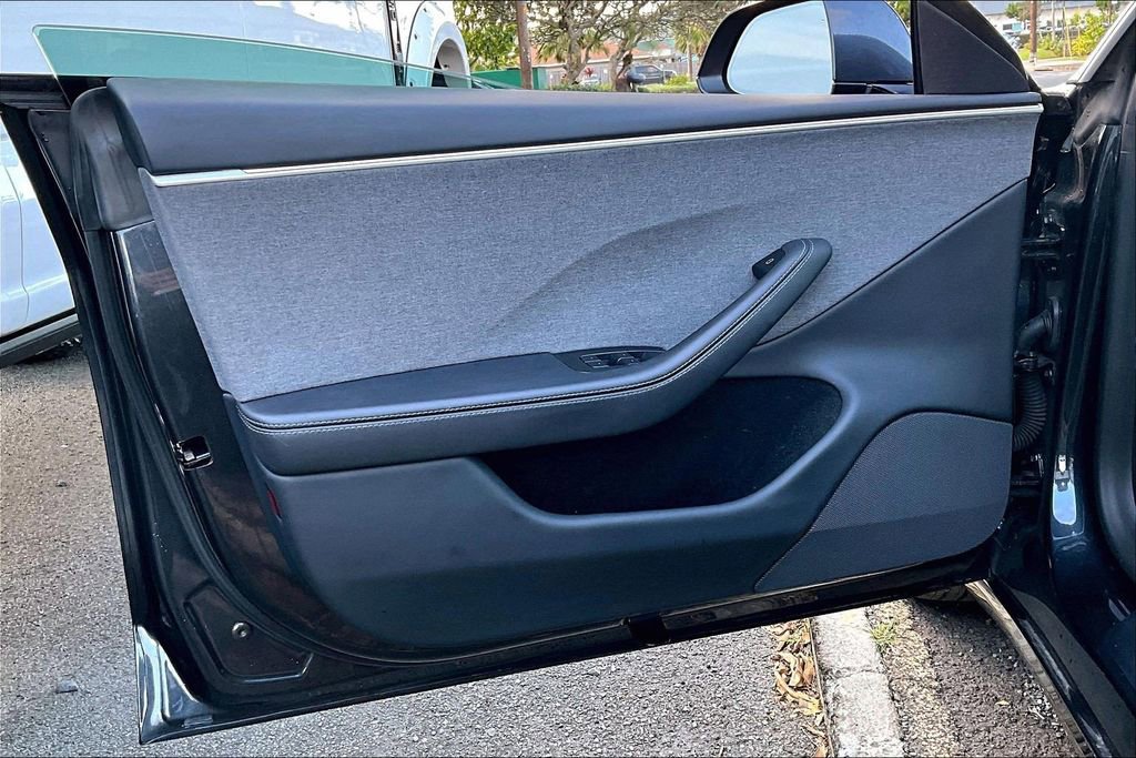 Used 2025 Tesla Model 3 Long Range image 18