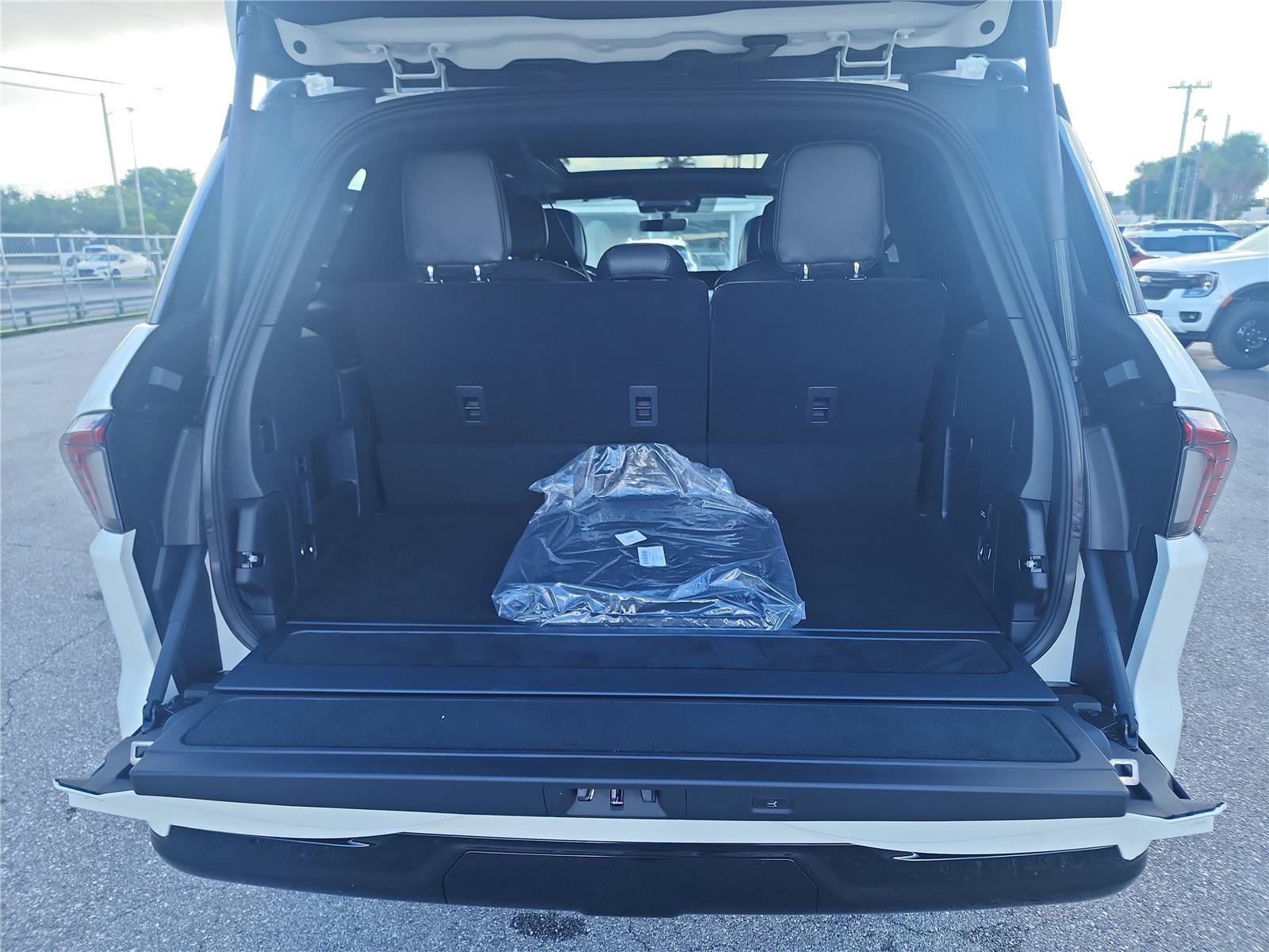 New 2027 Lincoln Navigator Reserve w/ Jet Appearance Package AWD/4WD image 20