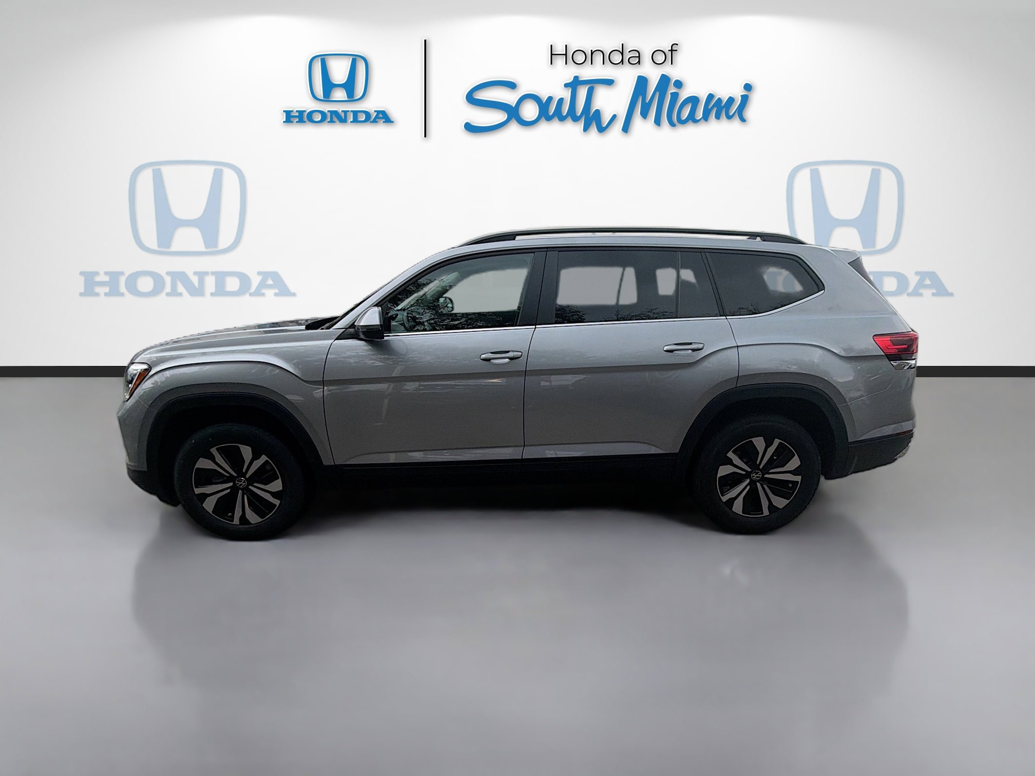 Used 2024 Volkswagen Atlas SE image 4