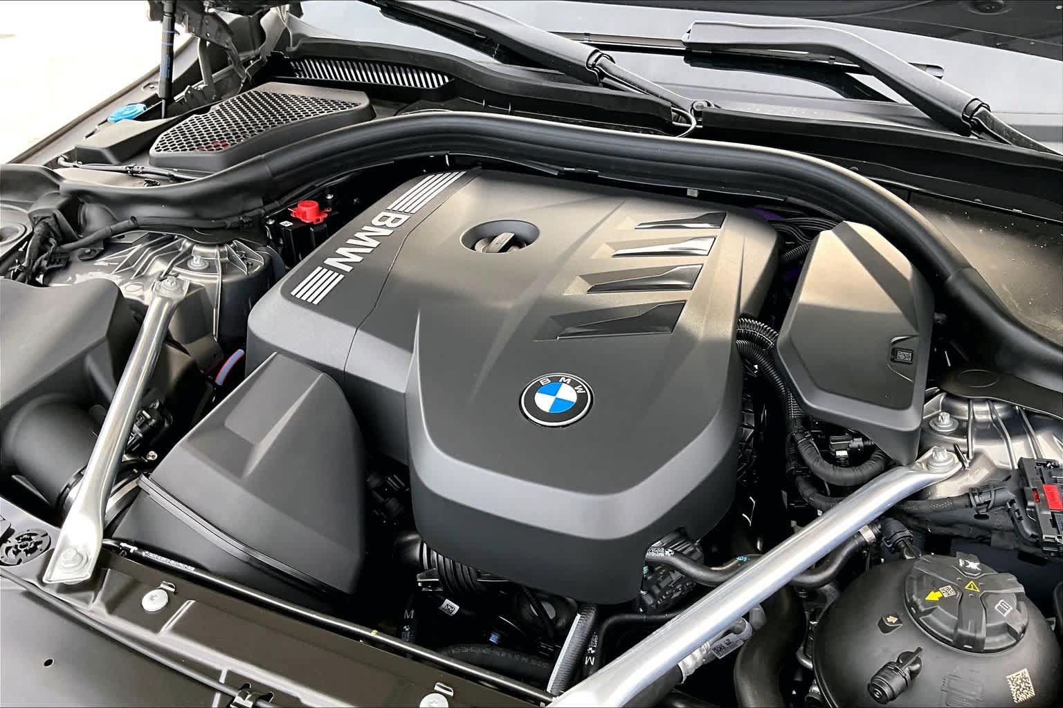 Used 2027 BMW 530i w/ M Sport Package RWD image 17