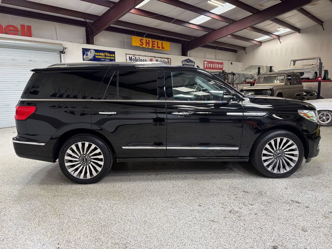 Used 2018 Lincoln Navigator Reserve w/ Technology Package AWD/4WD image 9