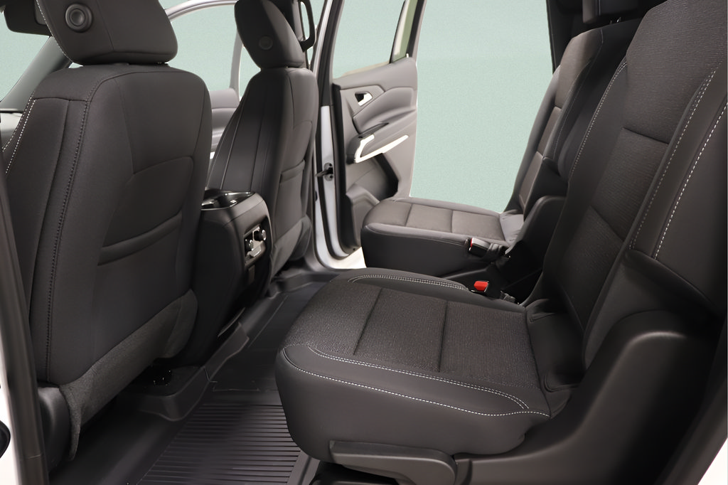 New 2027 Chevrolet Traverse LT w/ Sun and Wheel Package FWD image 28