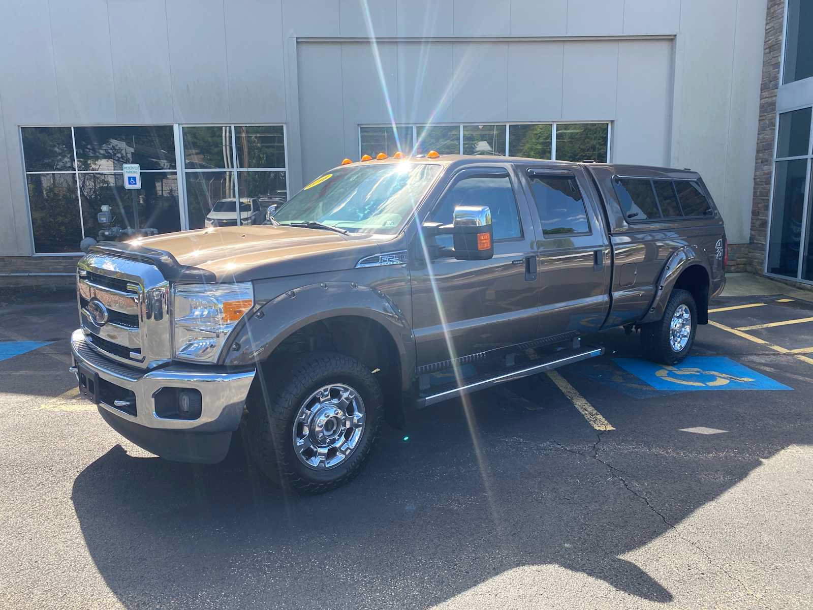 Used 2016 Ford F250 XLT w/ XLT Premium Package AWD/4WD image 2