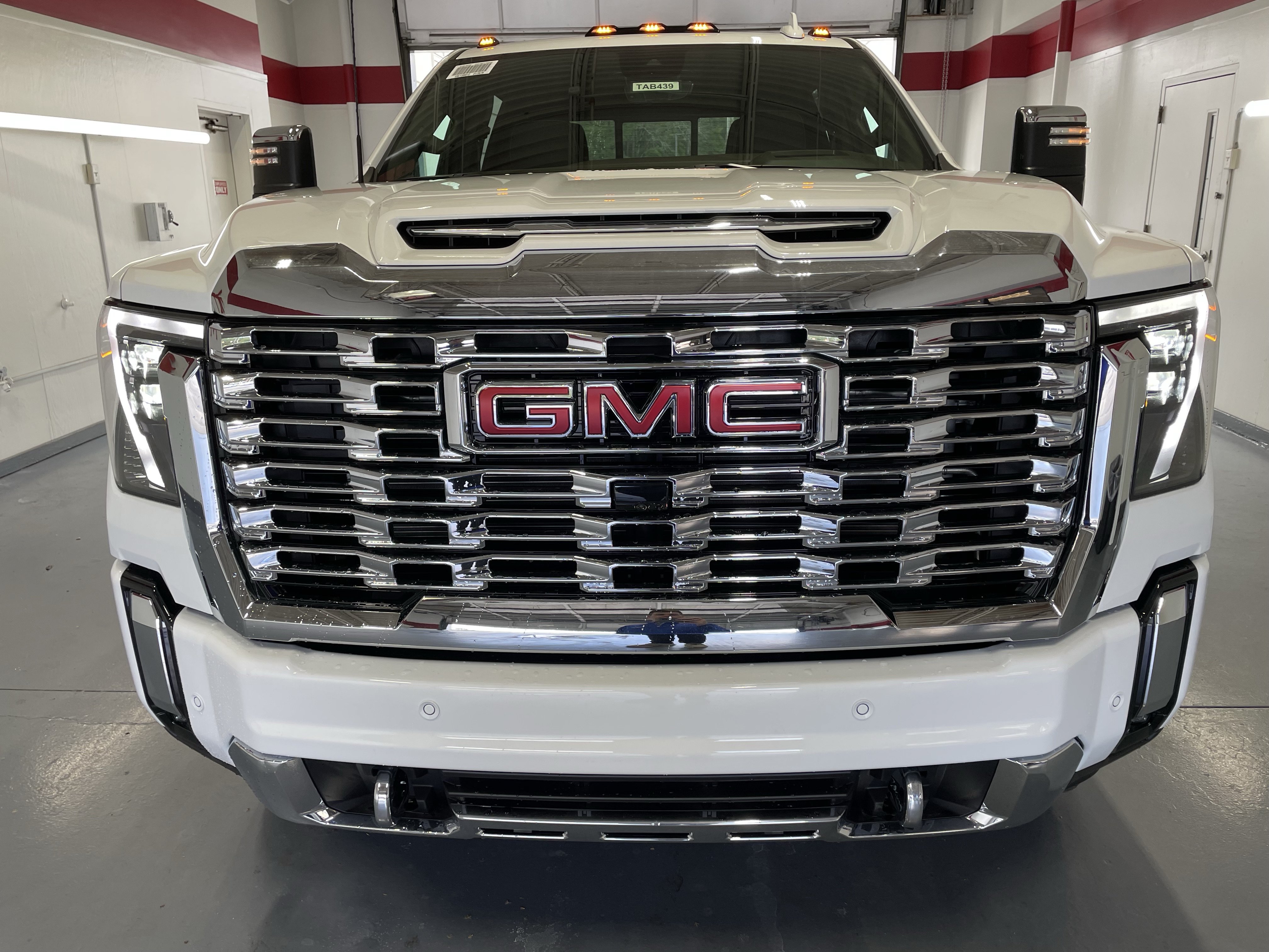 New 2026 GMC Sierra 2500 Denali w/ Denali Reserve Package AWD/4WD image 2