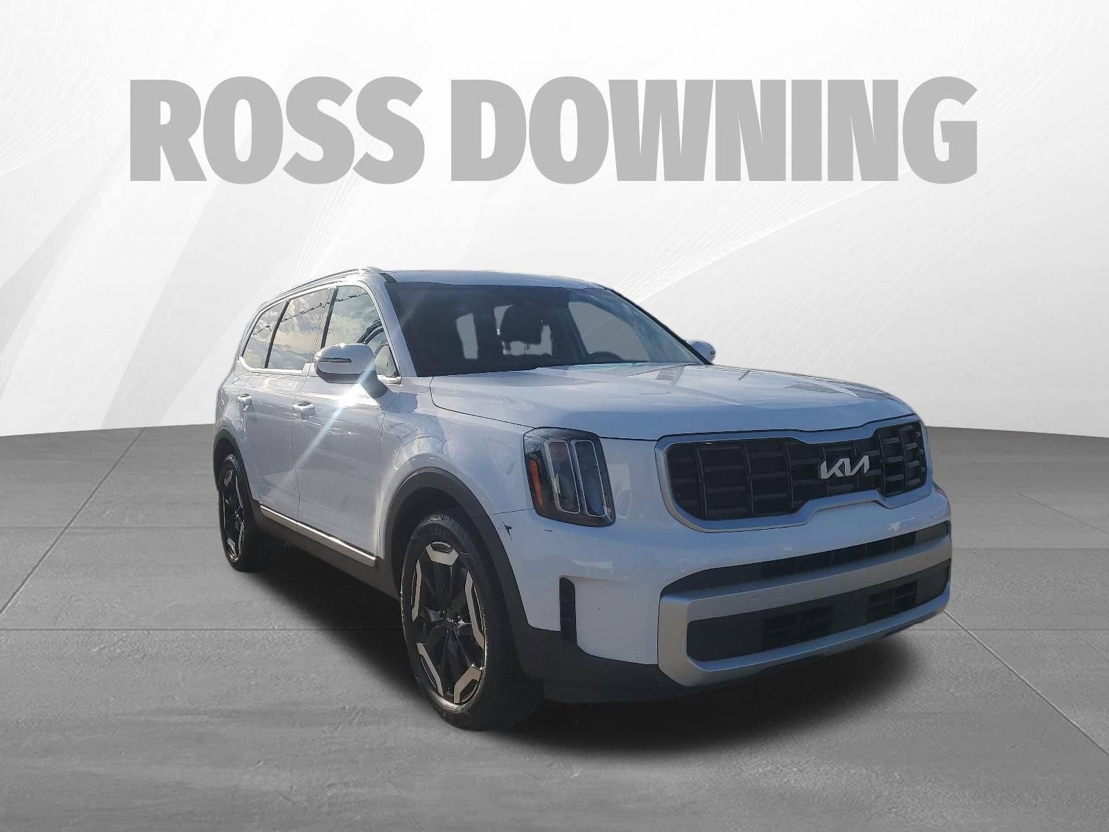 Used 2025 Kia Telluride S FWD image 3