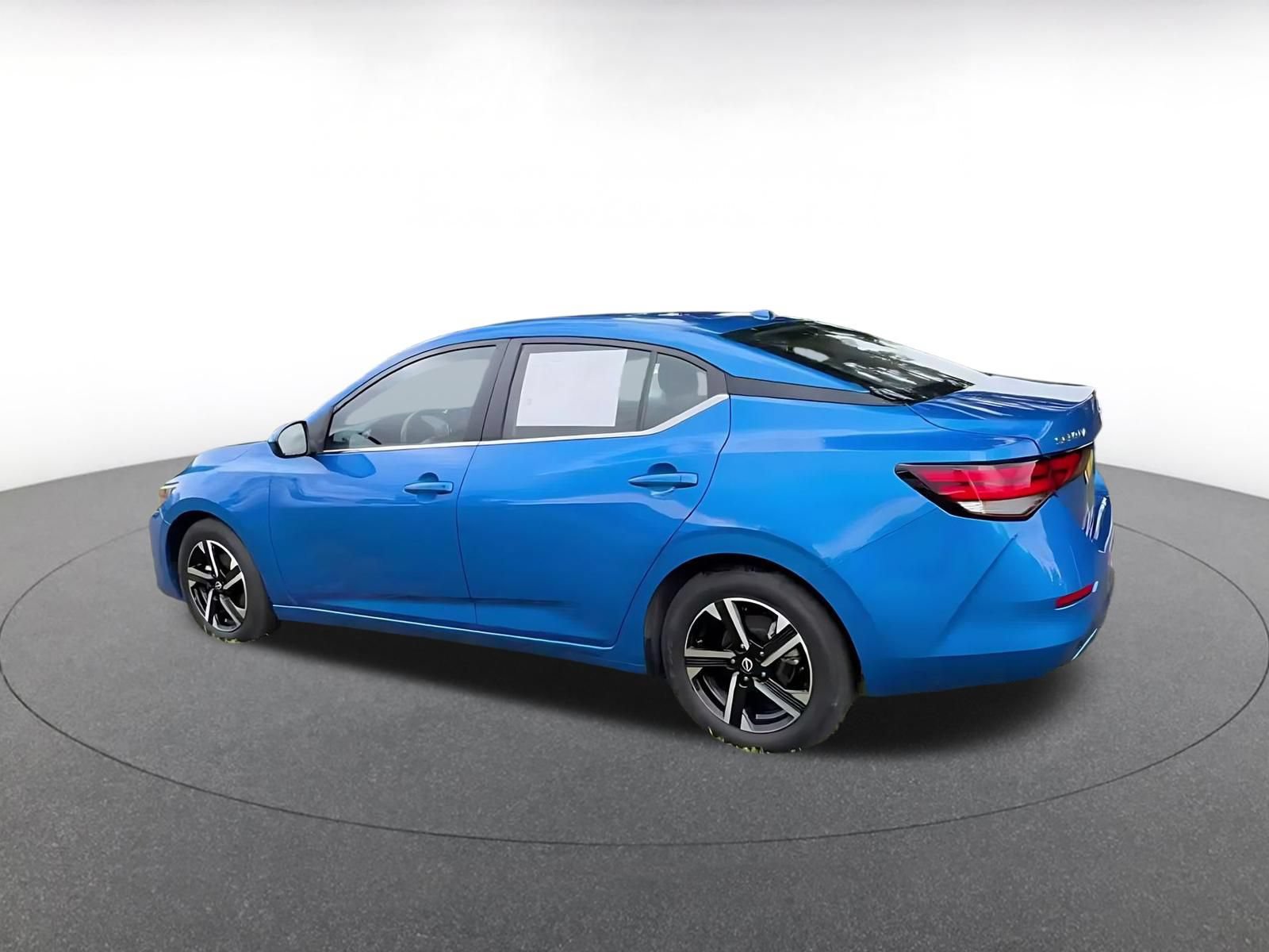 Used 2025 Nissan Sentra SV FWD image 9