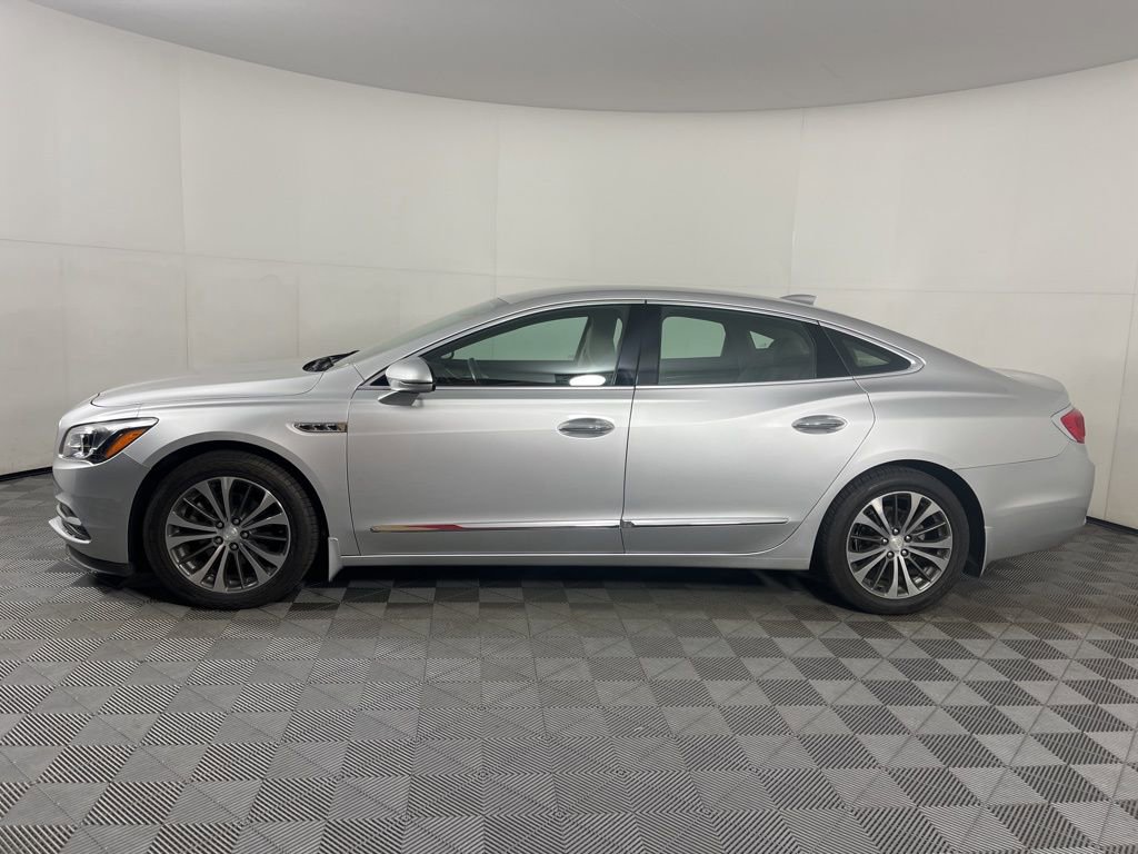 Used 2017 Buick LaCrosse Premium image 2
