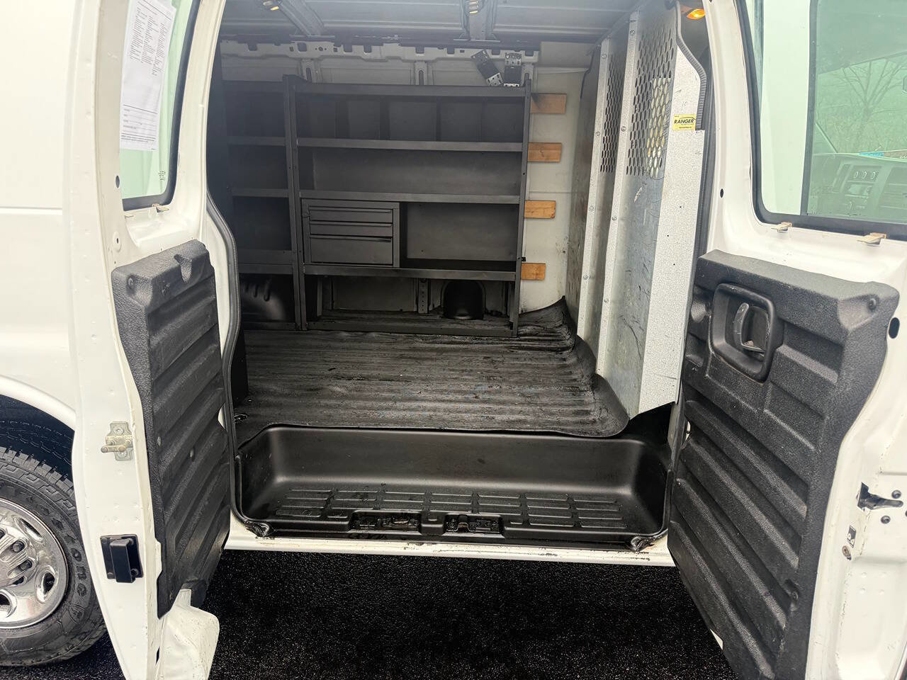 Used 2017 GMC Savana 2500 RWD image 9
