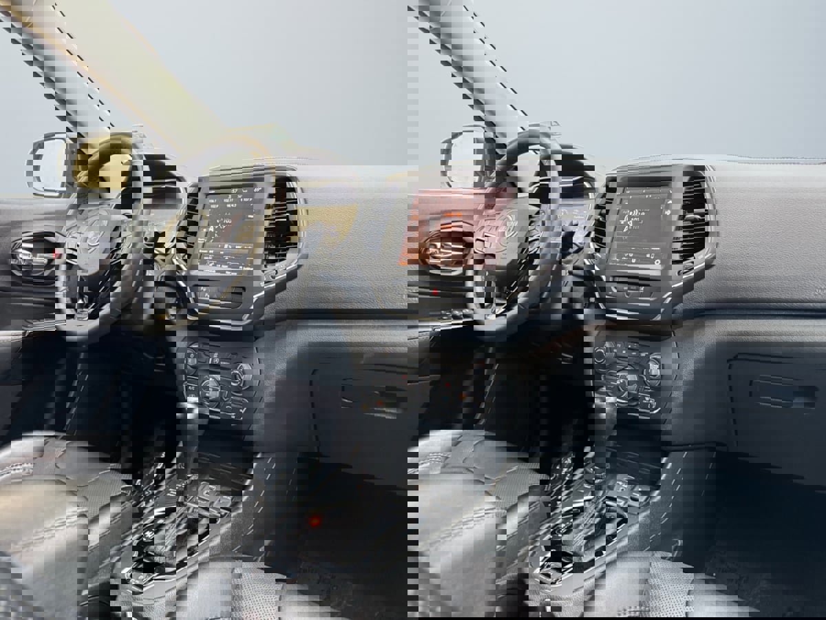 Used 2023 Jeep Cherokee Altitude Lux image 15