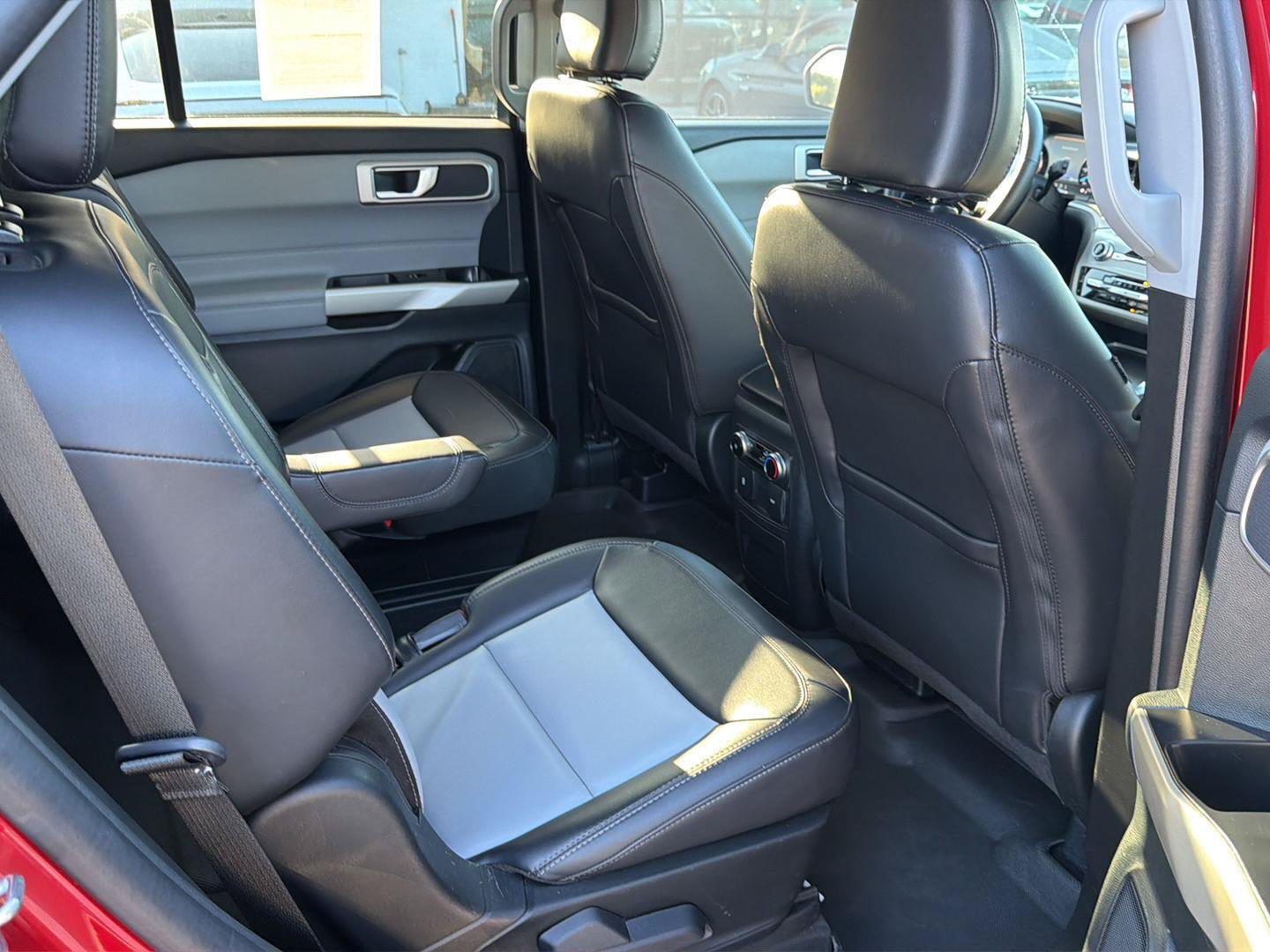 Used 2023 Ford Explorer XLT RWD image 15