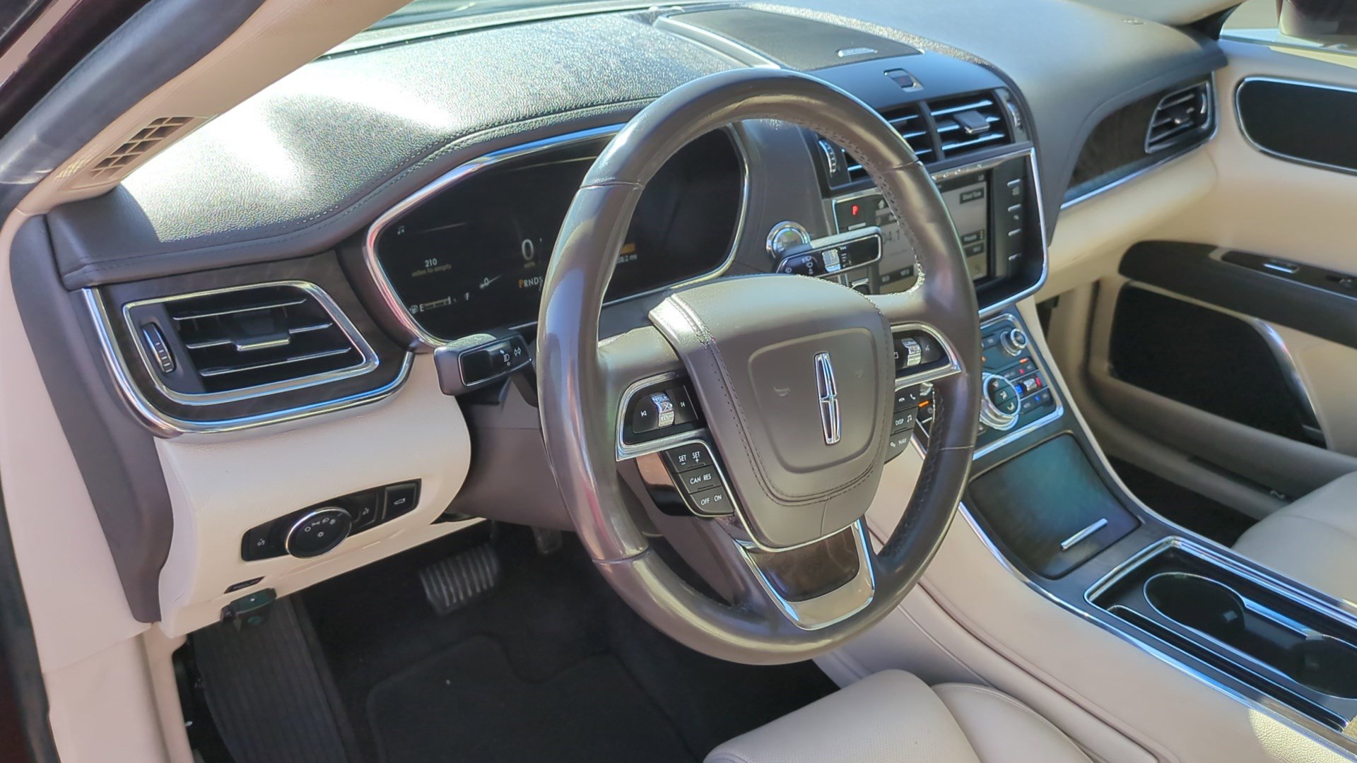 Used 2017 Lincoln Continental Reserve image 14