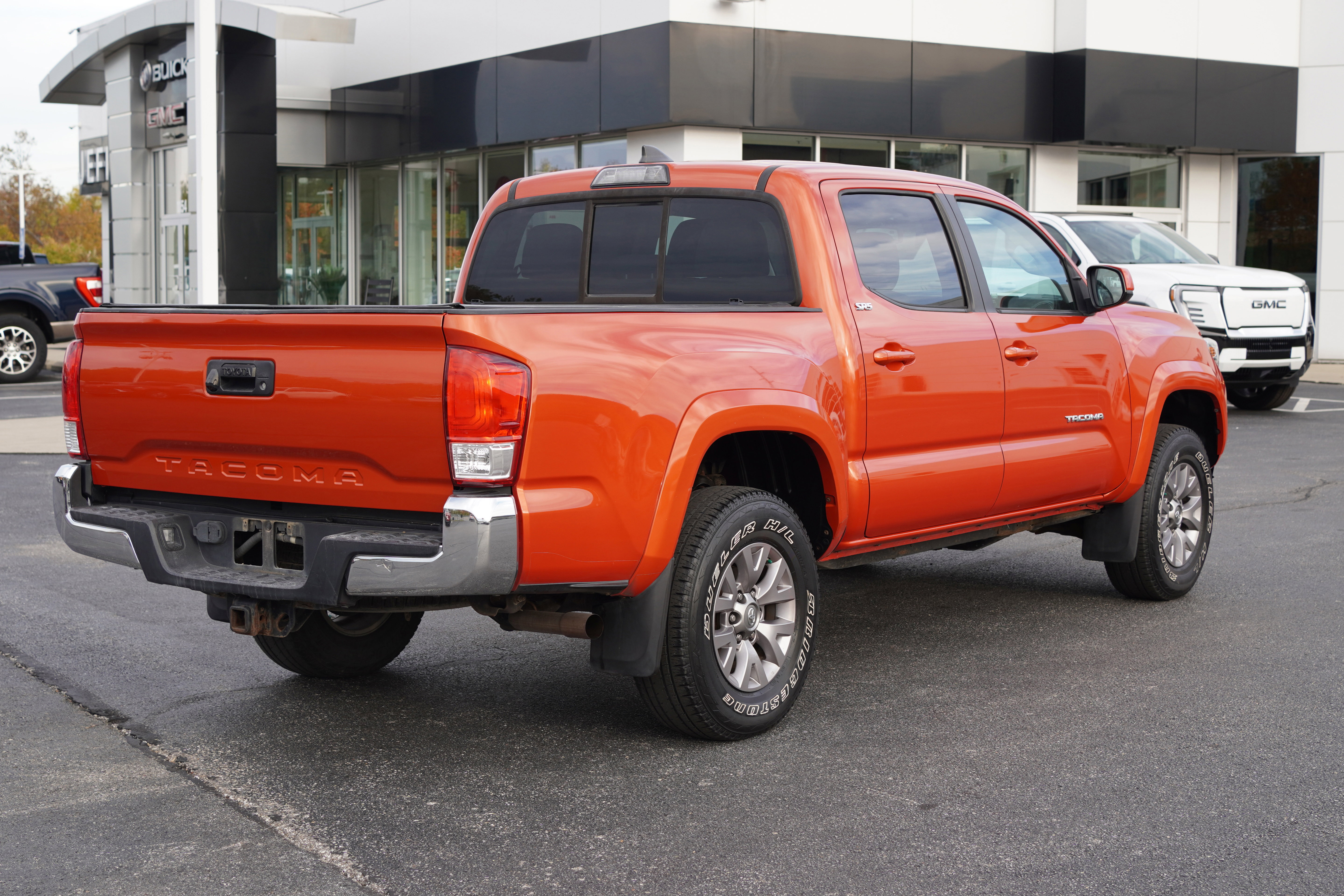 Used 2017 Toyota Tacoma SR5 image 12