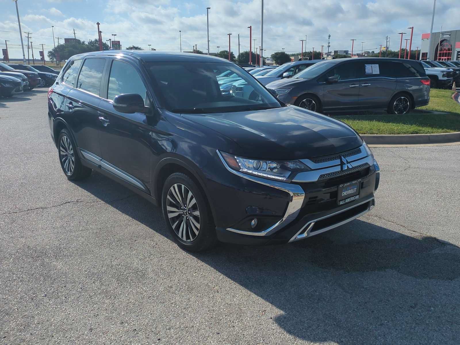 Used 2020 Mitsubishi Outlander SE FWD image 2