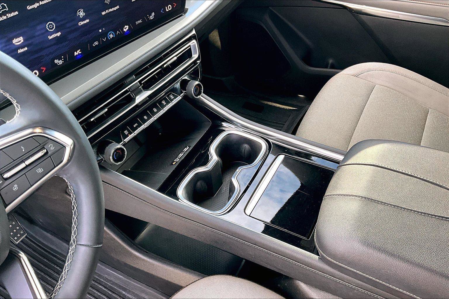 Used 2024 Chevrolet Traverse LT w/ LPO, Floor Liner Package image 16