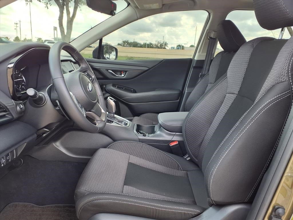 Used 2025 Subaru Outback Premium image 3