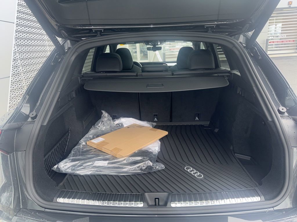 New 2026 Audi SQ5 Premium Plus image 18