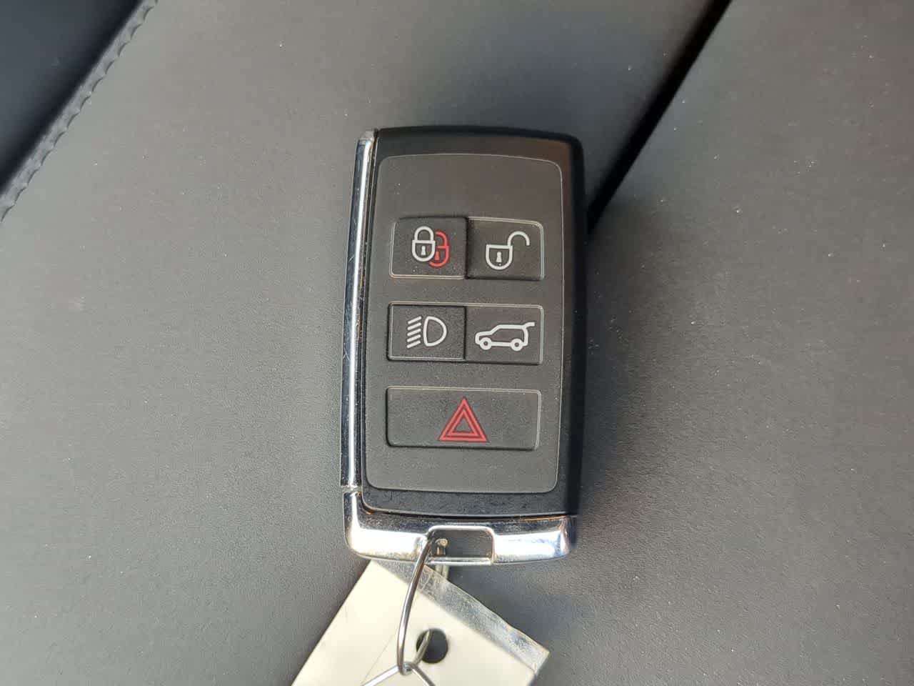 Certified 2026 Land Rover Range Rover Velar Dynamic SE AWD/4WD image 38