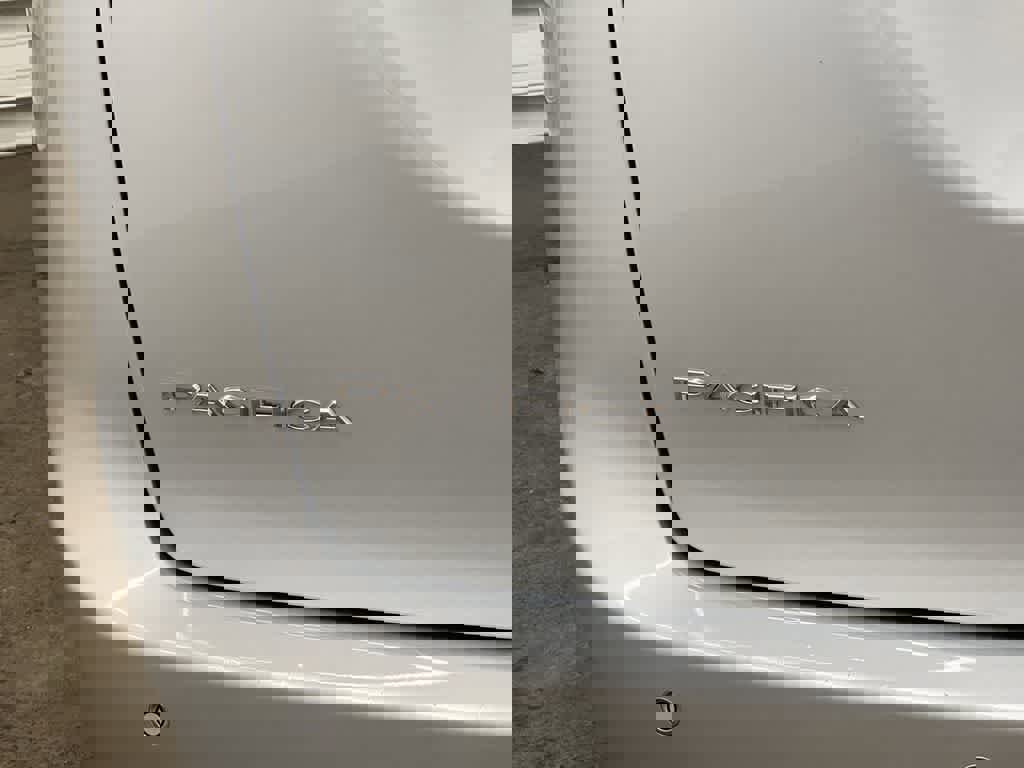 Used 2024 Chrysler Pacifica Touring-L image 11