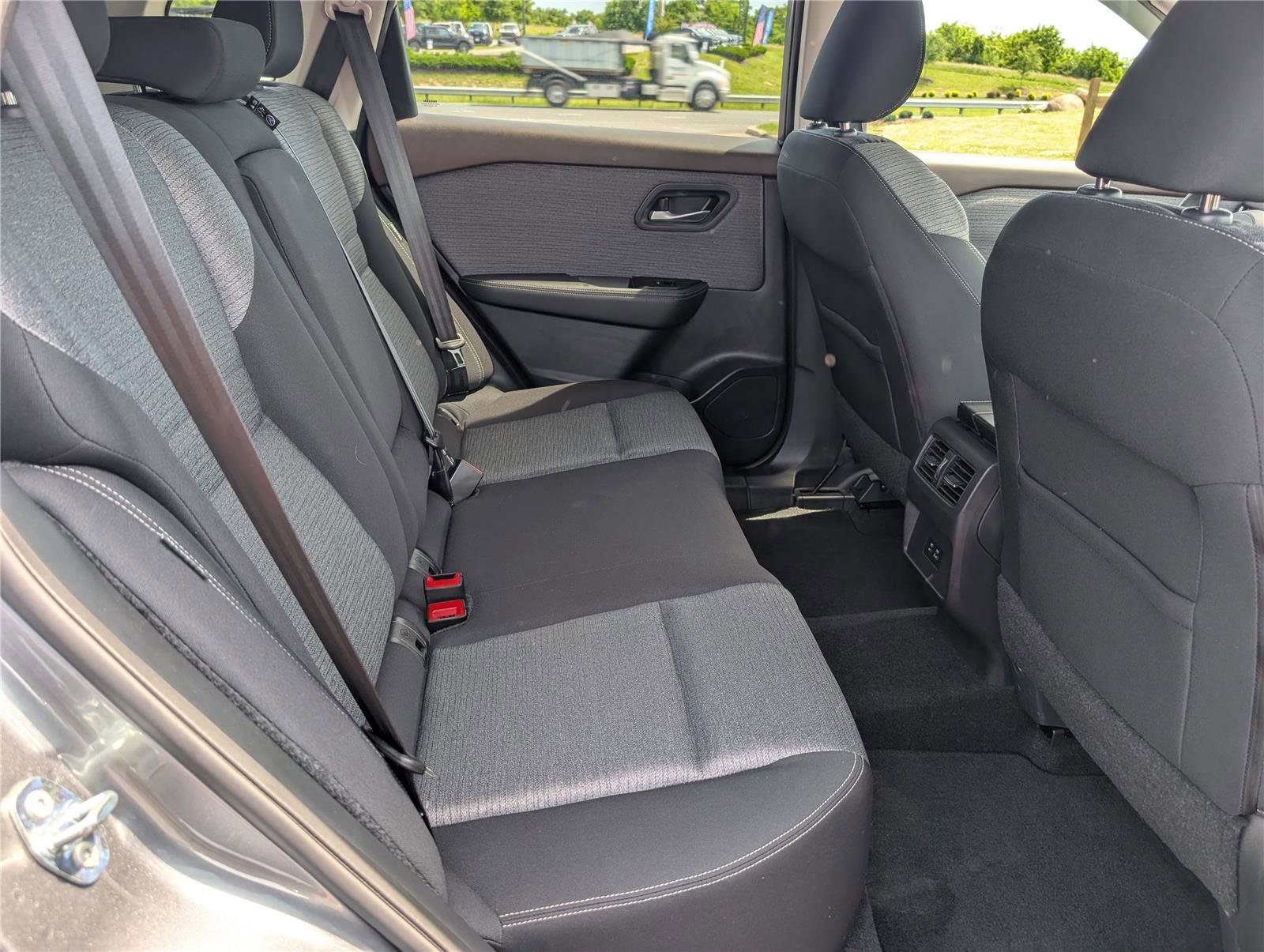 Used 2021 Nissan Rogue SV AWD/4WD image 12