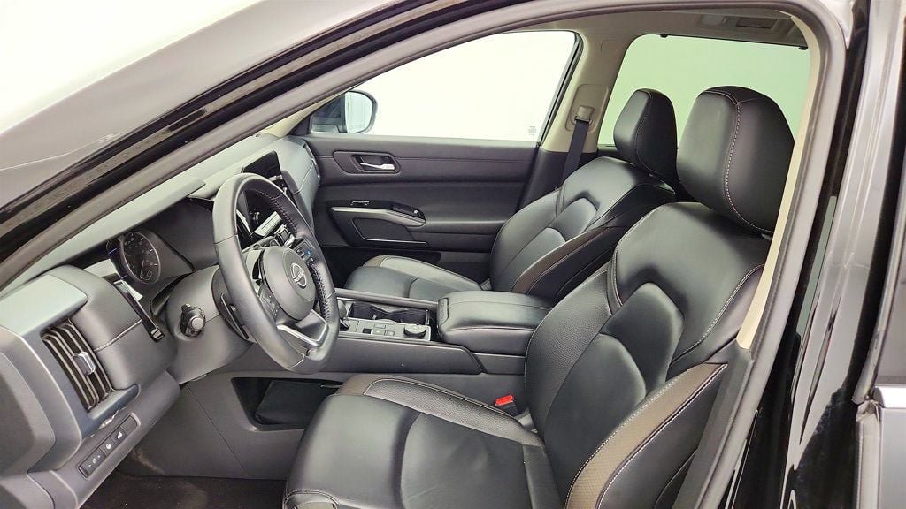 Used 2023 Nissan Pathfinder SL w/ SL Premium Package AWD/4WD image 19