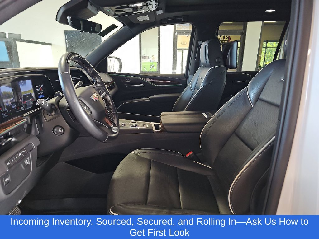 Used 2024 Cadillac Escalade Premium Luxury AWD/4WD image 3