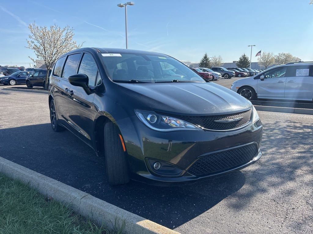 Used 2018 Chrysler Pacifica Touring Plus w/ S Appearance Package image 12