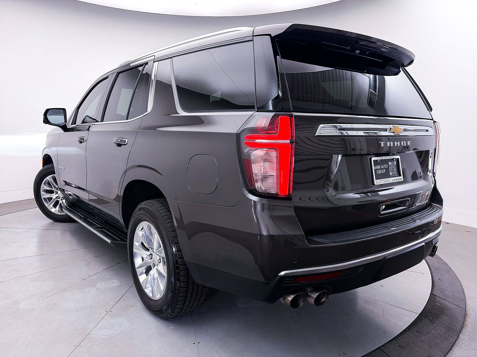 Used 2021 Chevrolet Tahoe Premier w/ Premium Package RWD image 2