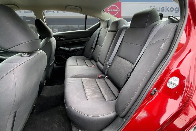 Used 2025 Nissan Altima 2.5 SV FWD image 22