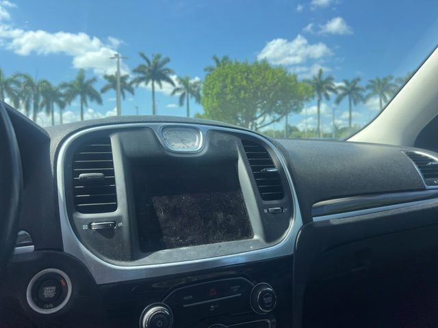 Used 2019 Chrysler 300 Touring w/ Chrome Appearance Package RWD image 25