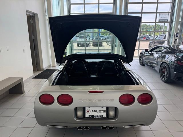 Used 2004 Chevrolet Corvette Coupe w/ Preferred Equipment Group RWD image 24