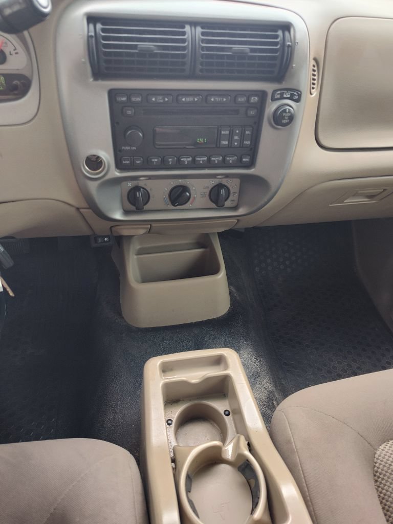 Used 2005 Ford Explorer Sport Trac 2WD image 8