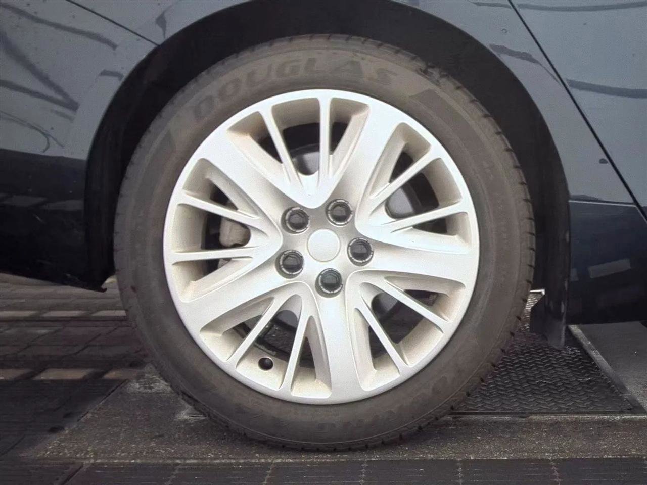 Used 2018 Chevrolet Impala LS FWD image 11
