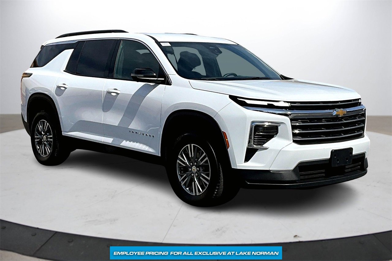 Used 2024 Chevrolet Traverse LT