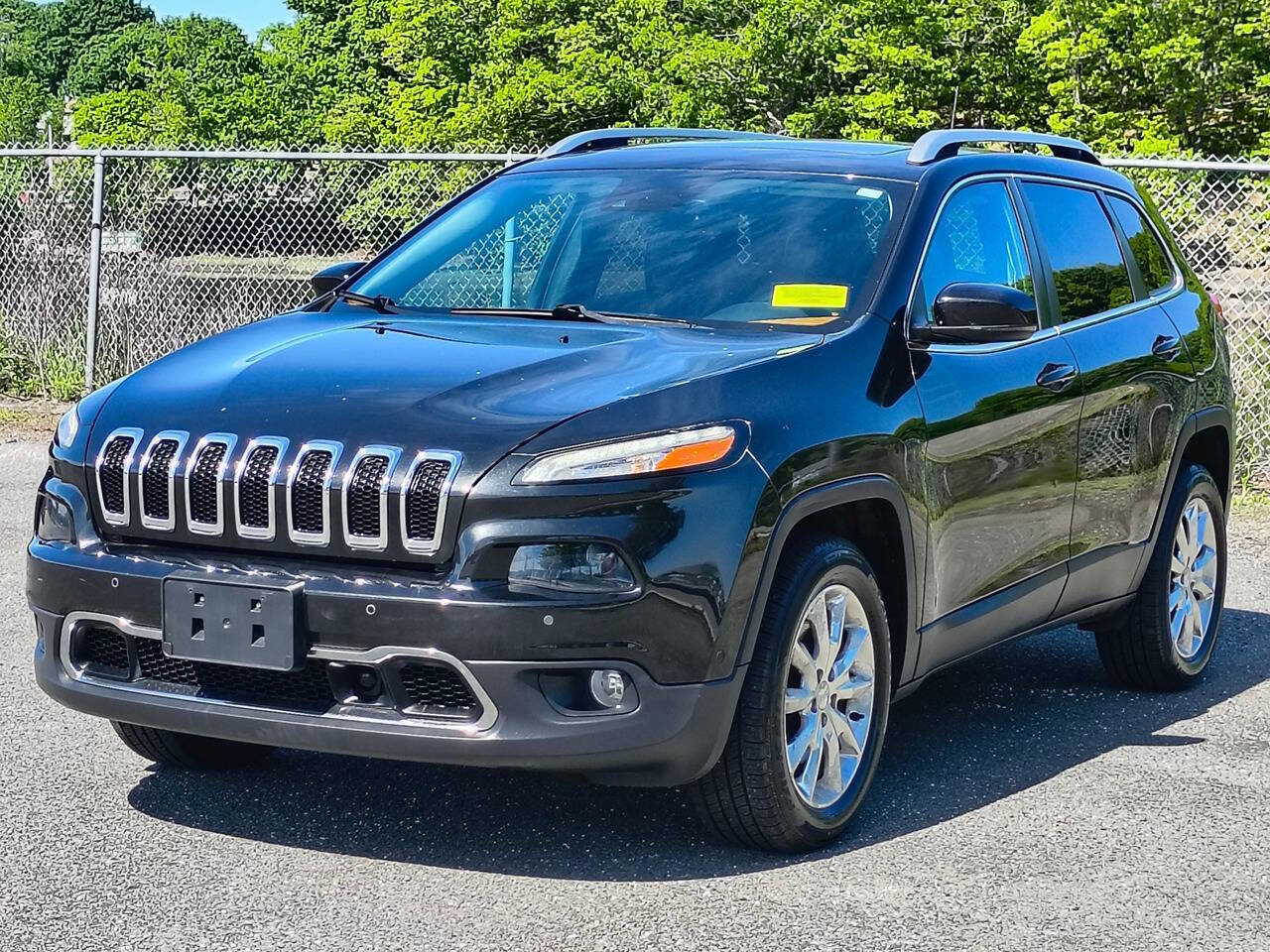 Used 2016 Jeep Cherokee Limited w/ Luxury Group AWD/4WD image 3