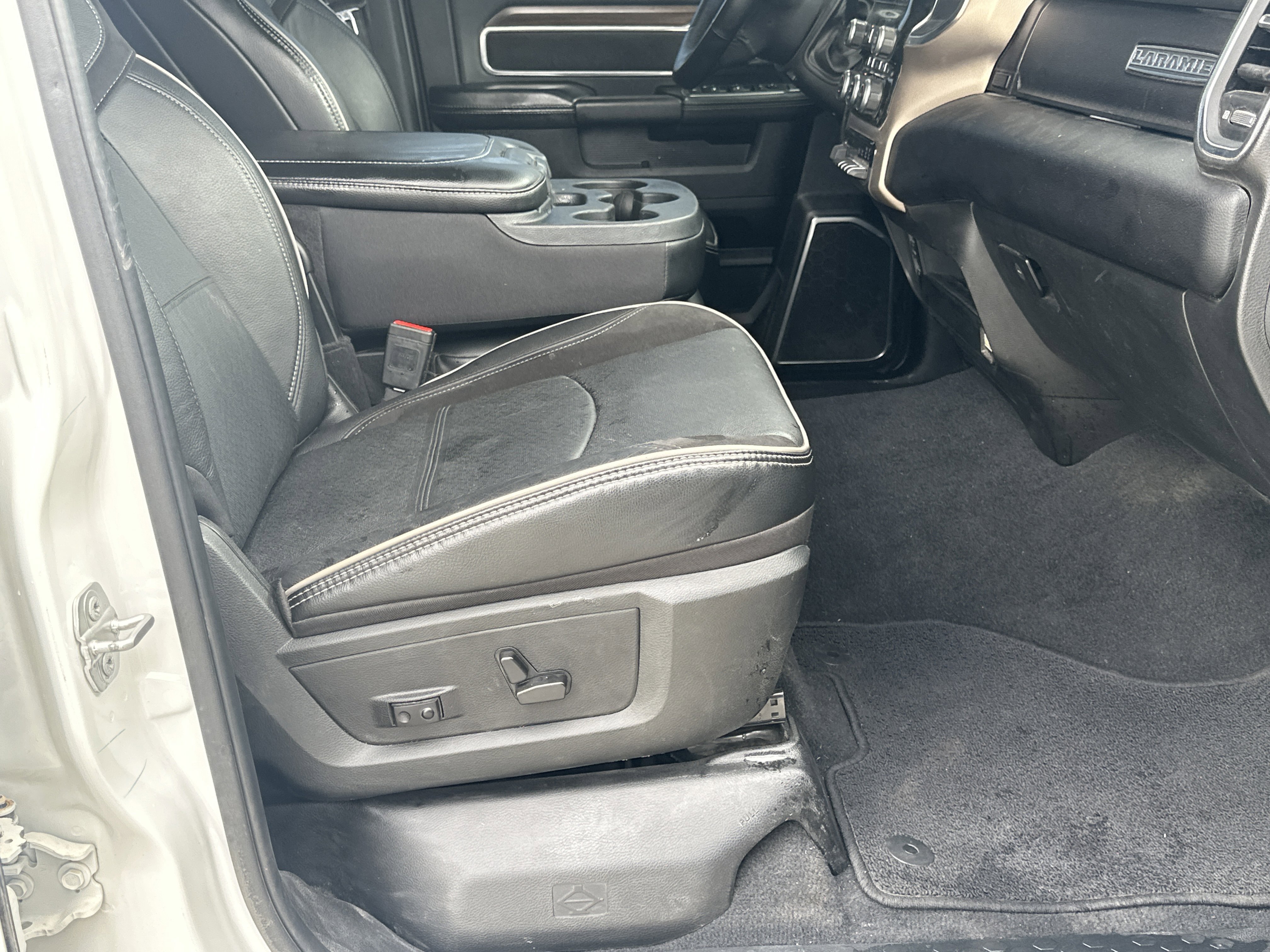 Used 2024 RAM 2500 Laramie w/ Safety Group AWD/4WD image 10