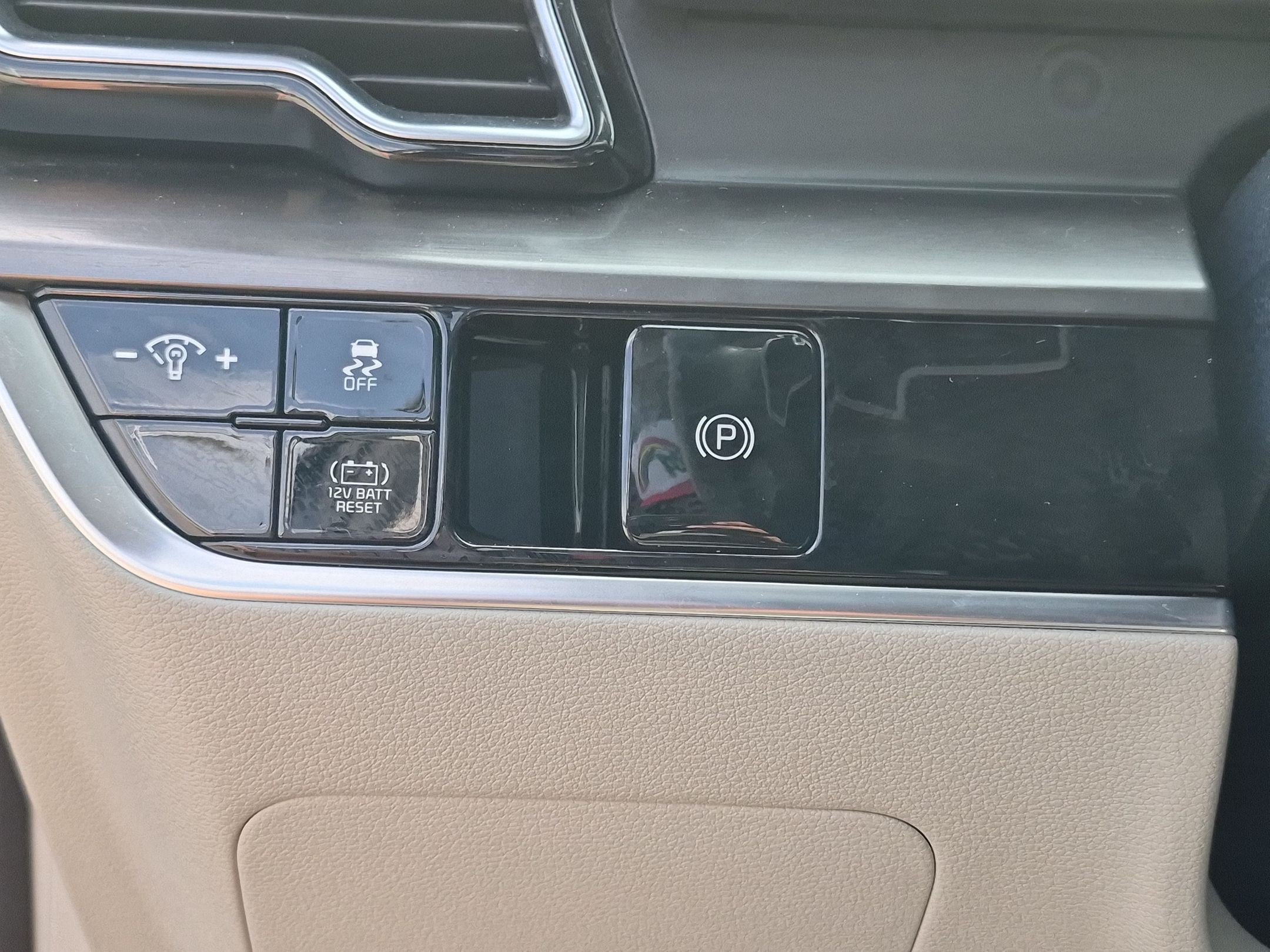 Certified 2024 Kia Sportage EX AWD/4WD image 24