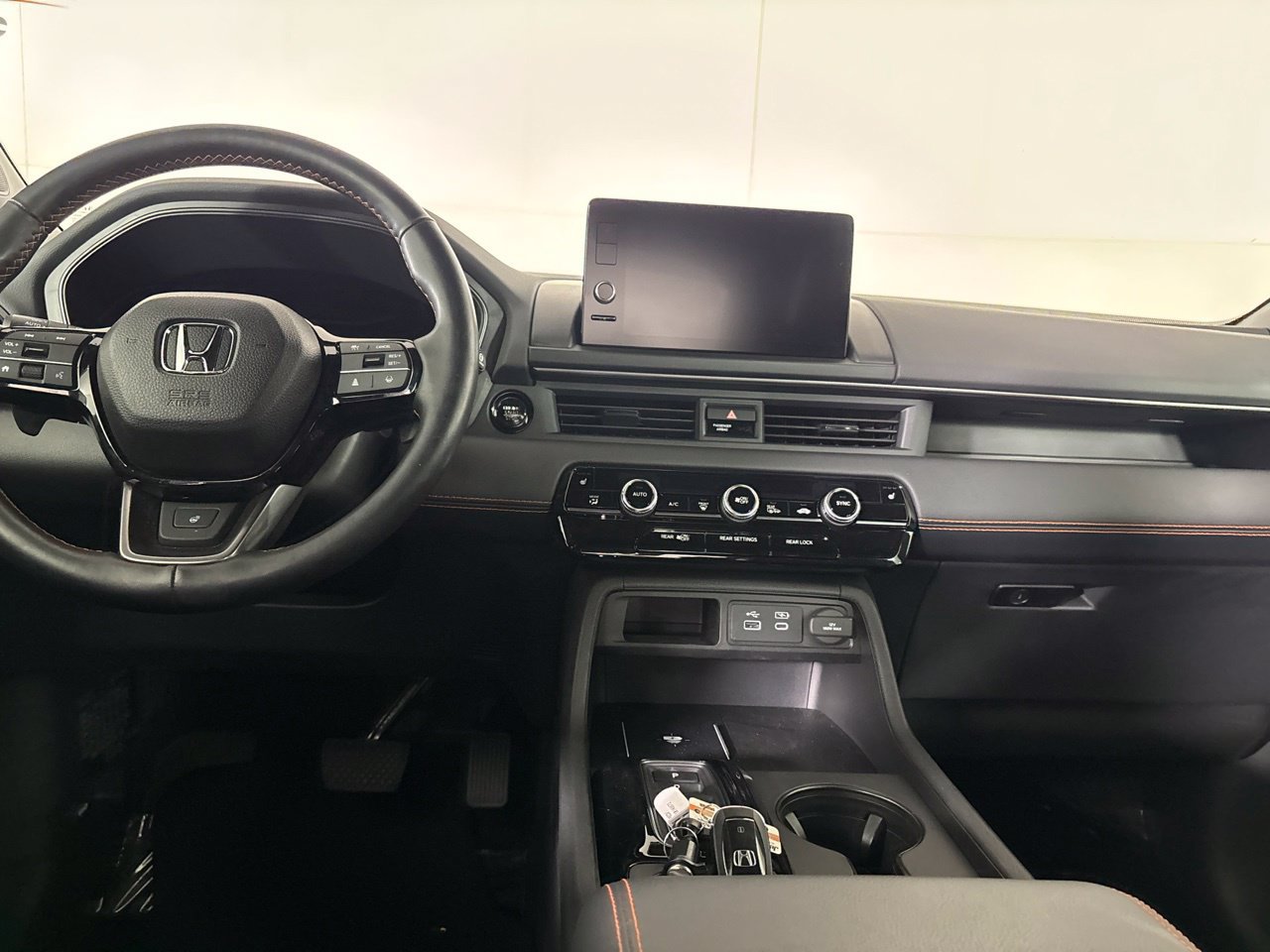 Used 2025 Honda Pilot TrailSport image 28