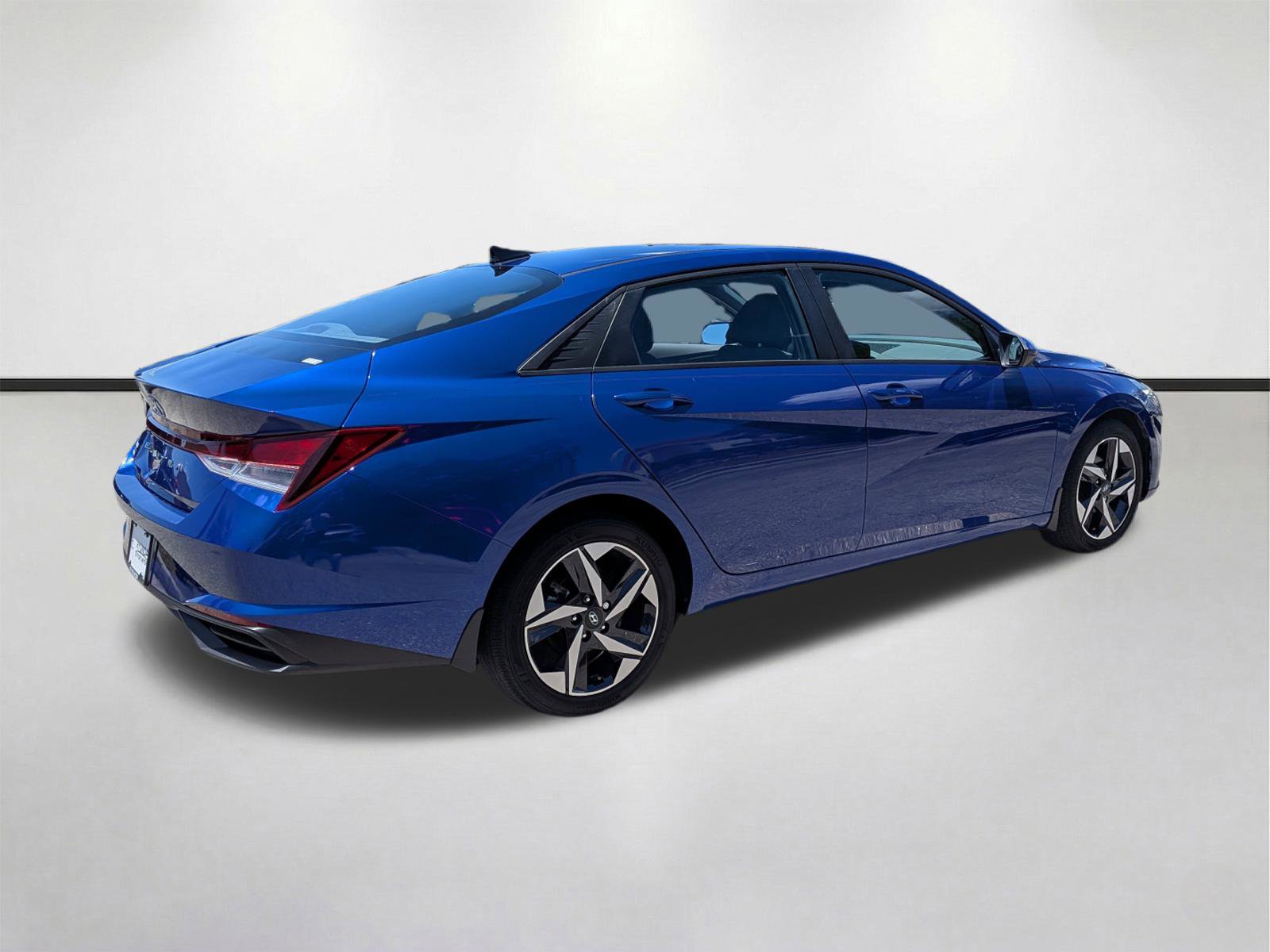Used 2023 Hyundai Elantra SEL w/ Convenience Package FWD image 4
