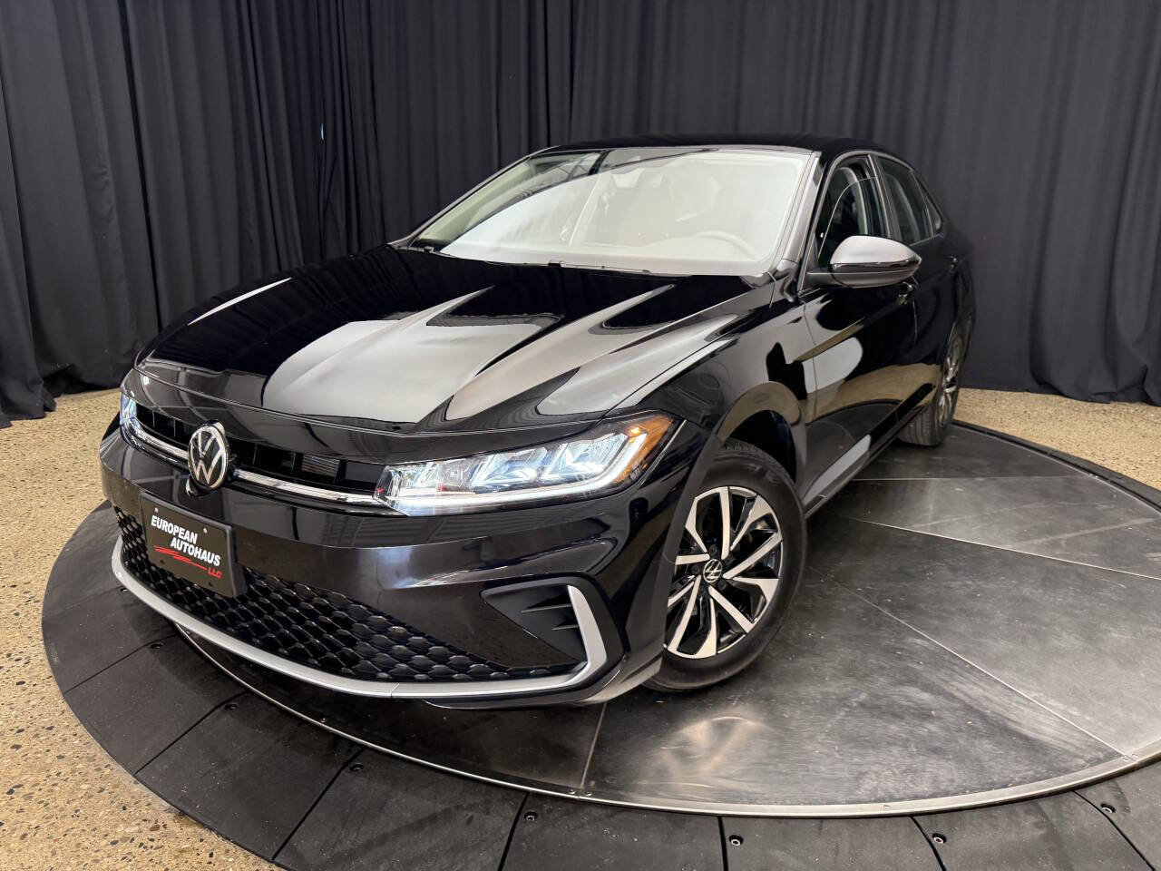 Used 2025 Volkswagen Jetta S image 2
