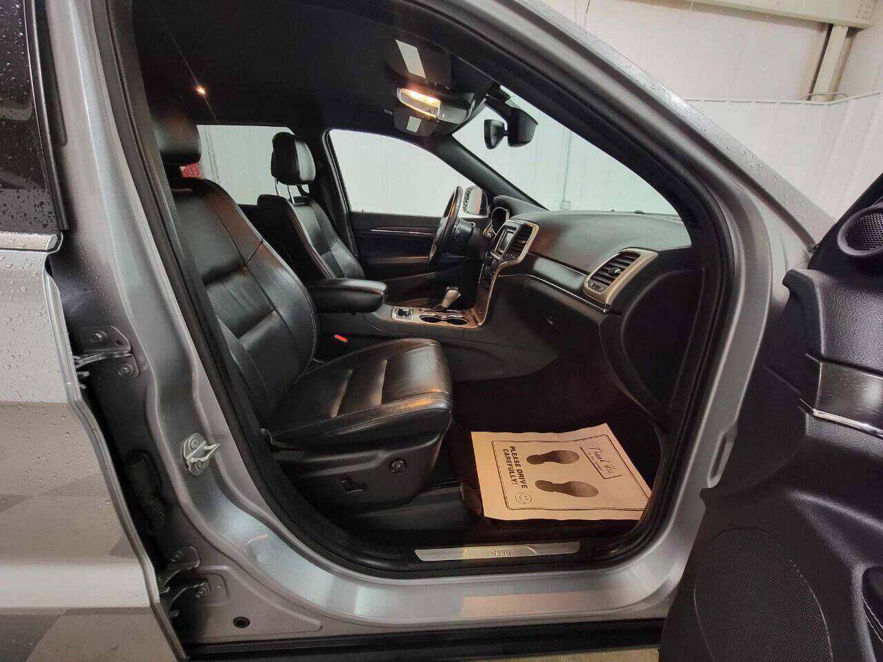 Used 2017 Jeep Grand Cherokee Limited image 34
