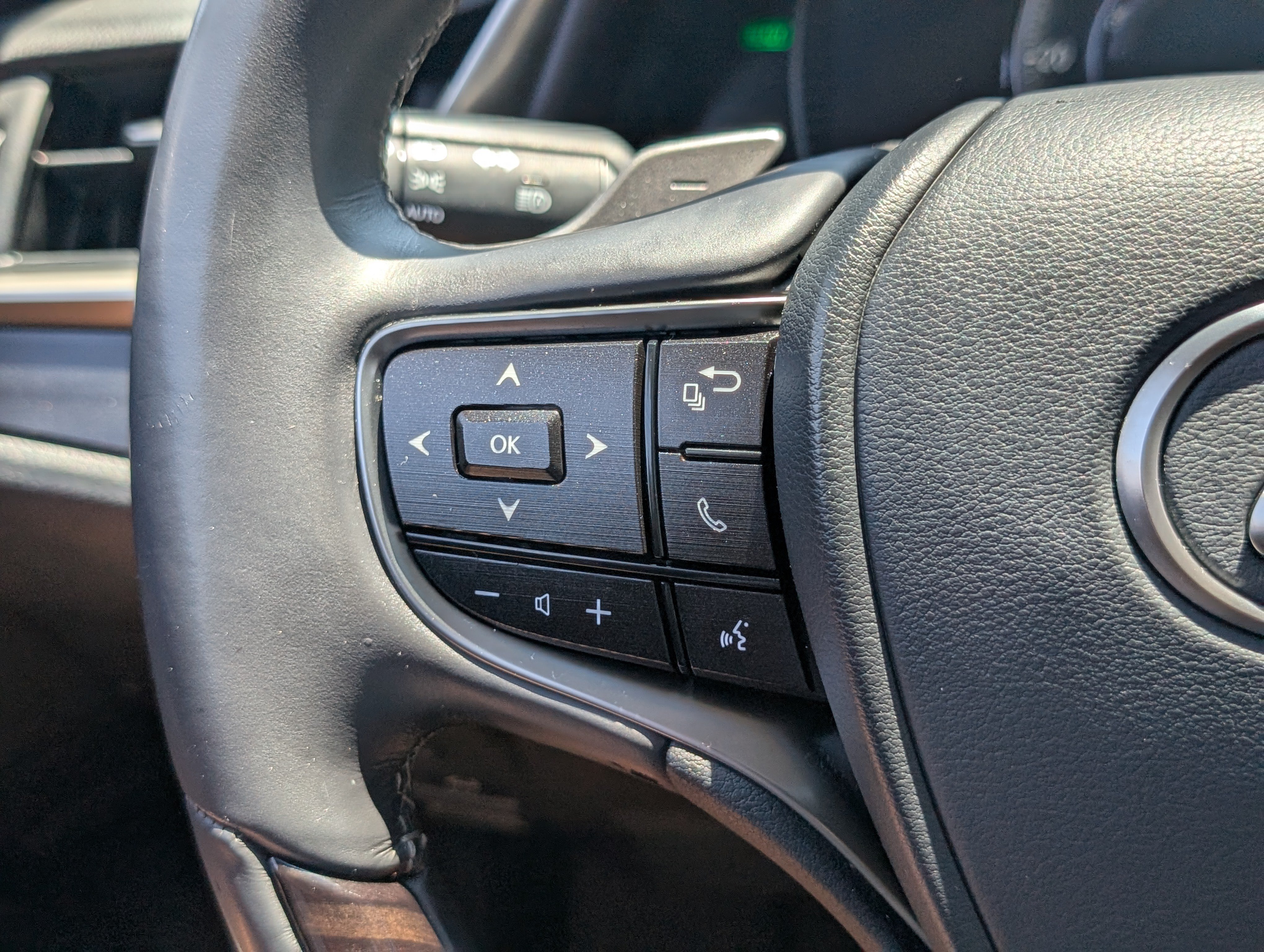 Certified 2021 Lexus ES 300h w/ Accessory Package FWD image 24