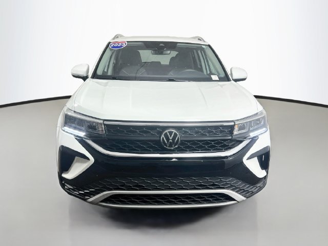Used 2023 Volkswagen Taos SE FWD image 2
