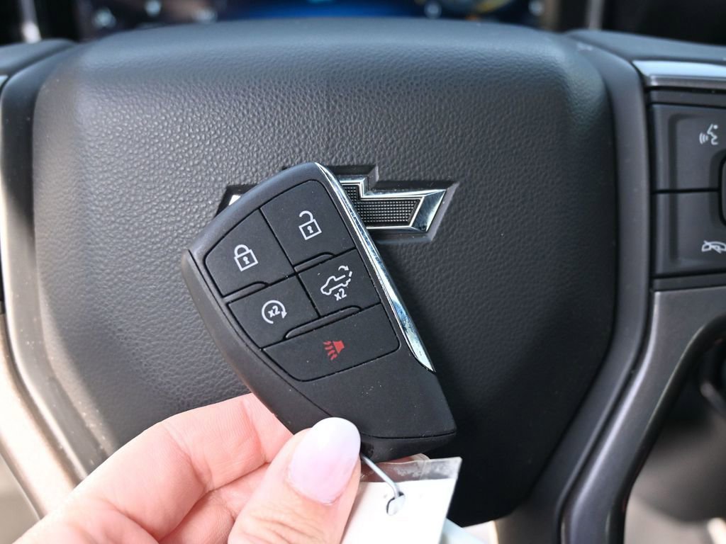 Used 2024 Chevrolet Silverado 2500 ZR2 w/ Technology Package image 37