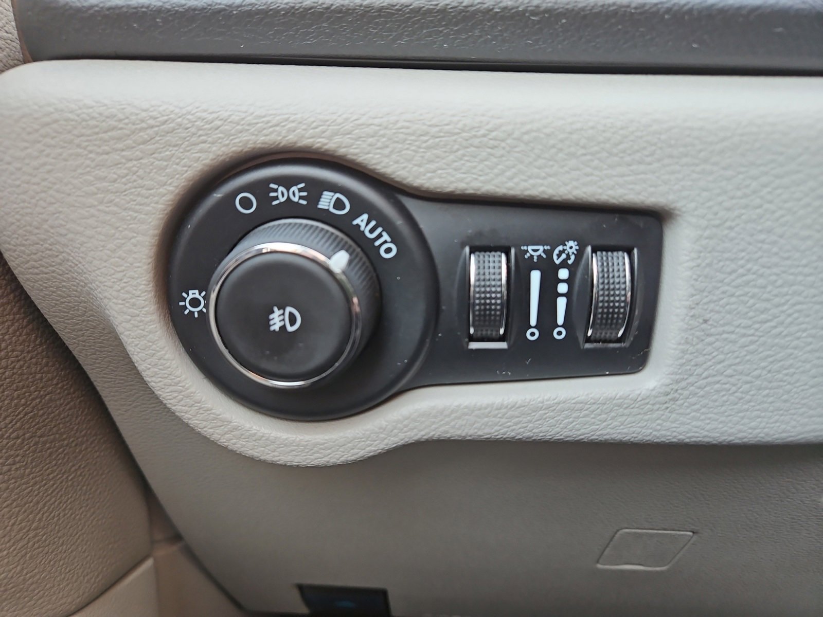 Used 2024 Chrysler Pacifica Touring-L image 23