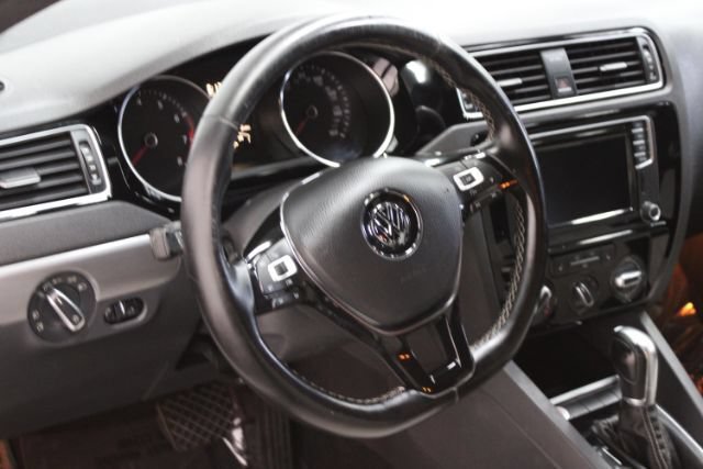 Used 2016 Volkswagen Jetta Sport FWD image 12