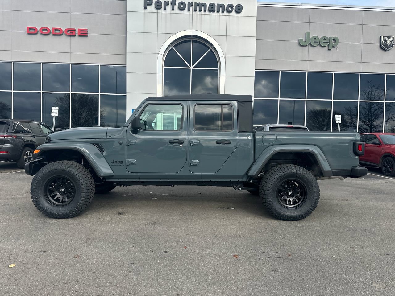 New 2025 Jeep Gladiator Sport image 6