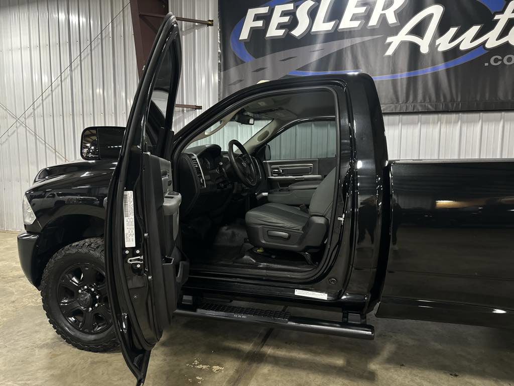Used 2015 RAM 3500 Tradesman w/ Power & Remote Entry Group image 27