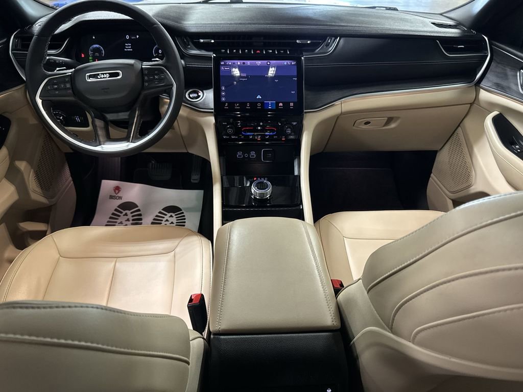 Used 2024 Jeep Grand Cherokee L Limited w/ Black Appearance Package image 27